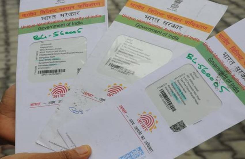 jansatta chaupal editorial page aadhar unique identity pros and cons, aadhar card, plastic aadhar card, smart aadhar card, UIDAI, आधार कार्ड, पहचान पत्र, स्‍मार्ट कार्ड, प्‍लास्टिक आधार कार्ड, आधार कार्ड 60 रुपये, भारतीय विशिष्ट पहचान प्राधिकरण