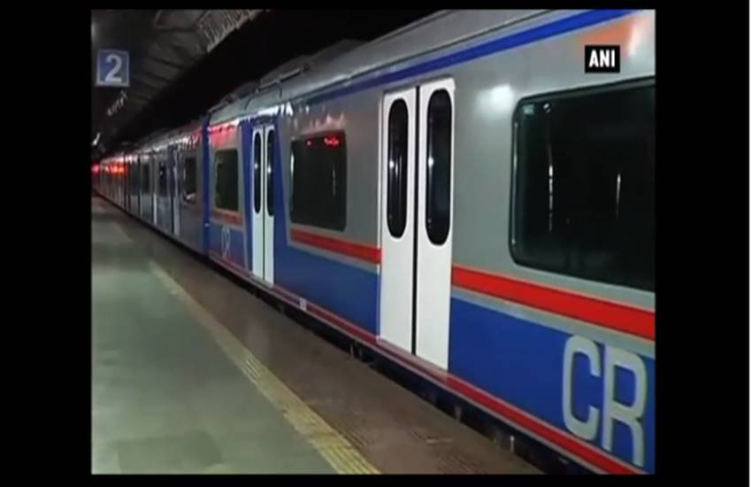 AC local, Mumbai, Central Railway, mumbai local train, Mumbai AC local, local trains mumbai, first AC local reaches Mumbai, Mumbai first AC local, AC local in Mumbai, indian railway, rail news in hindi, new trains, एसी लोकल ट्रेन, मुंबई लोकल ट्रेन, रेल समाचार, भारतीय रेलवे
