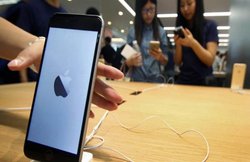 Apple की कमाई 13 साल में पहली बार गिरी, 1 घंटे में निवेशकों को 2.64 लाख करोड़ का झटका