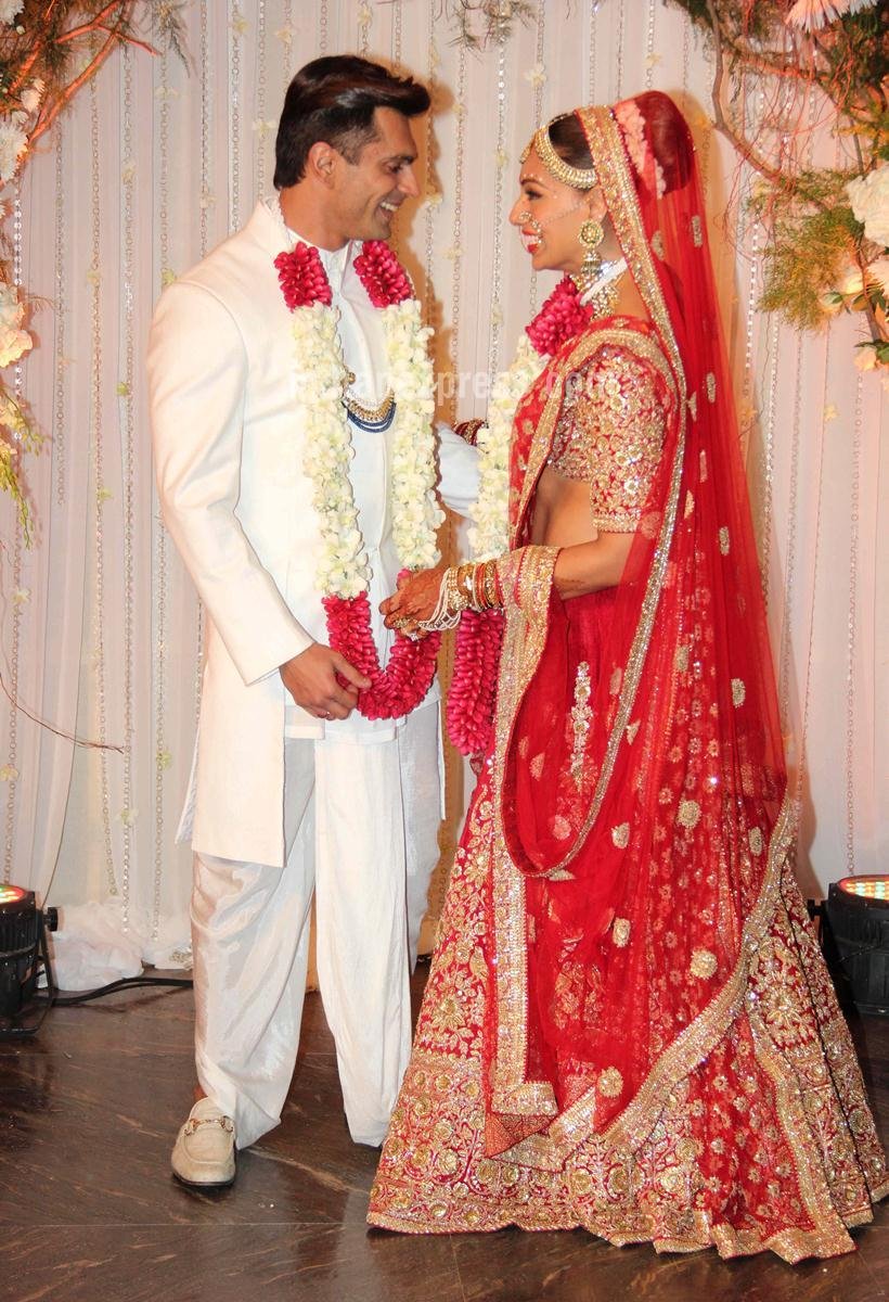 bipasha basu, karan singh grover, bipasha basu wedding, bipasha basu bride, bipasha basu bengali bride, bipasha basu wedding photos, bipasha karan marriage, bipasha karan, bipasha karan wedding, bipasha karan wedding updates, bipasha karan wedding pics, bipasha karan wedding today, entertainment news