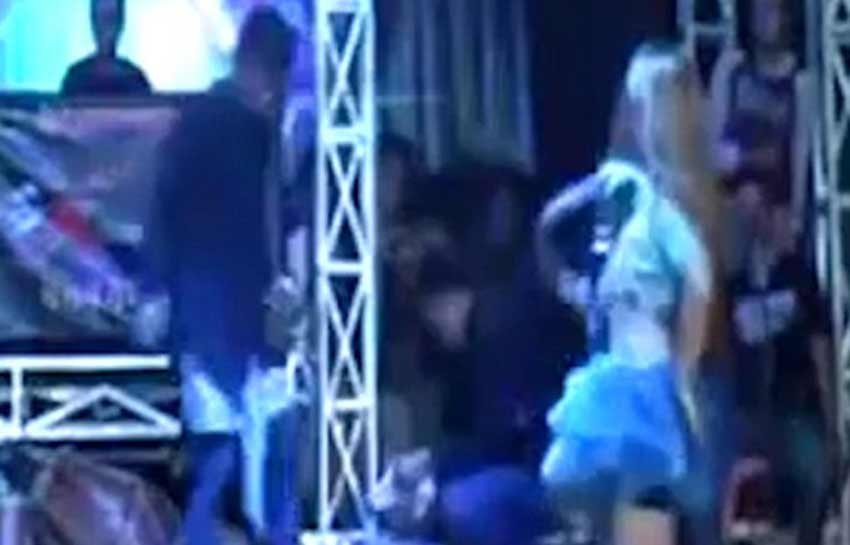 Irma Bule, cobra, singer, pop singer, died on stage, bitten, venom, indonesia, west java, Karawang