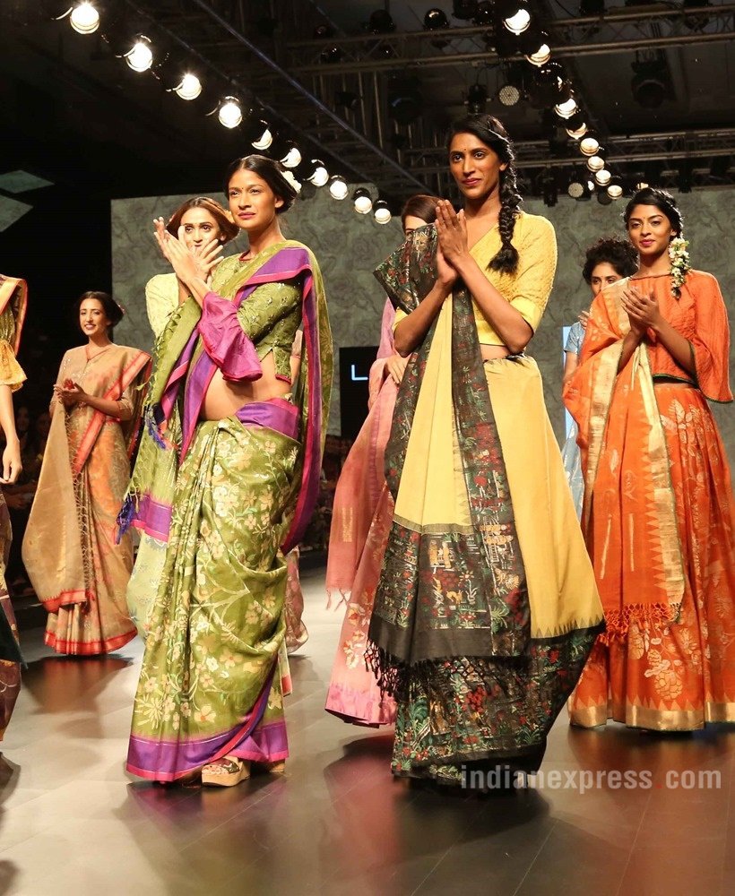 carol gracias, carol gracias baby bump, carol gracias baby bump on ramp, lfw 2016, lfw summer resort 2016, carol gracias flaunts baby bump