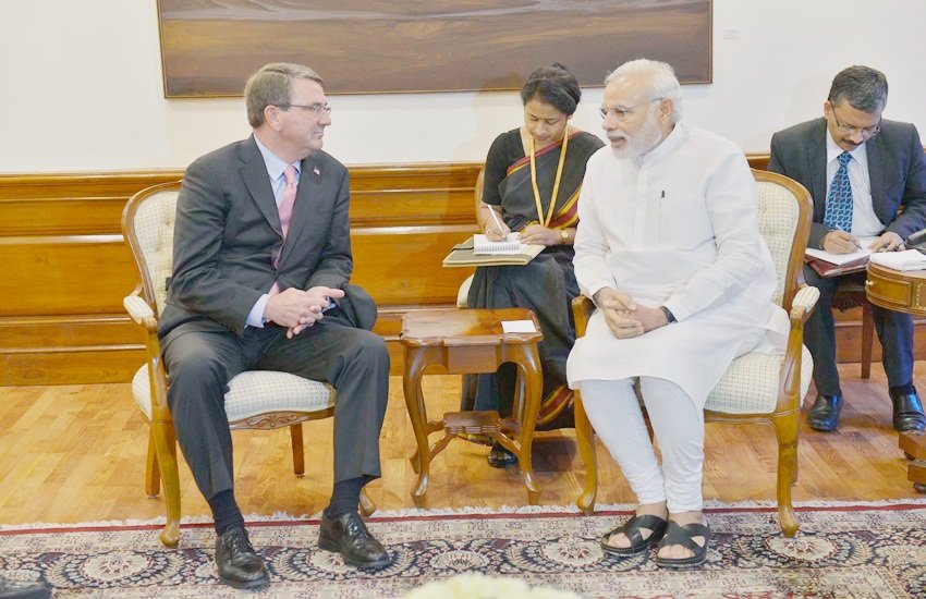अमेरिका के रक्षा मंत्री एश्टन कार्टर के साथ पीएम मोदी