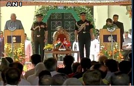 Mehbooba Mufti, Mehbooba Mufti sworn, Jammu Kashmir, cm Mehbooba Mufti, Mehbooba Mufti News, Mehbooba Mufti,bjp-pdp alliance, Jammu Kashmir government, nrmal singh, latest news, bjp, pdp, महबूबा मुफ्ती, निर्मल सिंह, जम्मू कश्मीर, पहली महिला मुख्यमंत्री , पहली मुस्लिम मुख्यमंत्री ,पीडीपी, बीजेपी