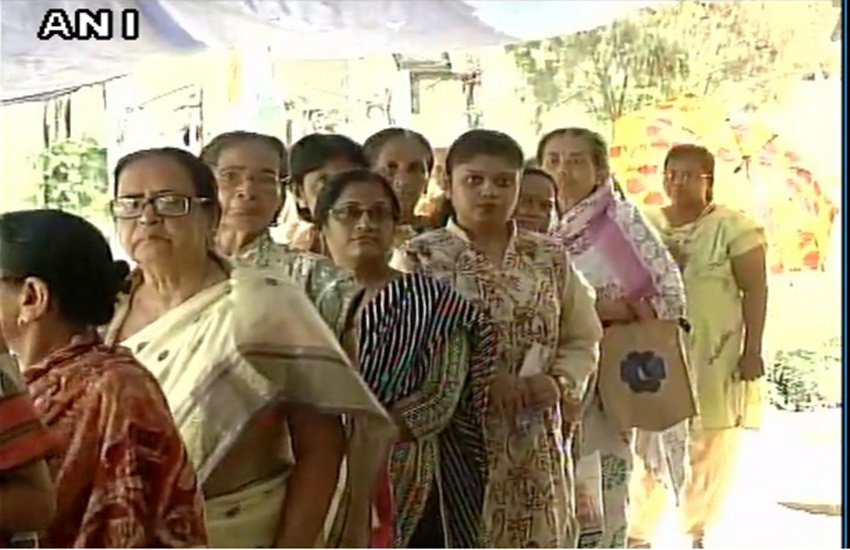 west bengal assembly elections 2016, west bengal elections, wb polls, west bengal polls 2016, voting, fourth phase, fourth phase voting, west bengal fourth phase voting, voting in west bengal, west bengal voting, m, cpi-m, ec, Kolkata Vote, Kolkata Elections, Assembly Elections, Assembly Polls 2016, Assembly Polls West Bengal, election commission, tmc, trinamool congress, congress, political news, india news, latest news, Mamata Banerjee, Trinamool Congress (TMC), CPI(M), Congress, North 24 Parganas, Howrah, Saradha Scam, Narada sting