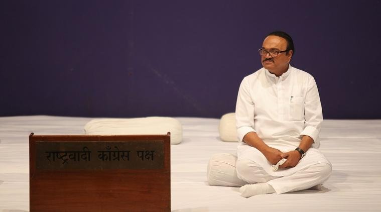 Chhagan Bhujbal viral pic, Bhujbal viral photos, Chhagan Bhujbal, Arthur Road Jail, NCP Bhujbal, NCP leader, St George Hospital, Mumbai, Arthur Road Jail, chhagan bhujbal, ncp, NCP leader, ed case, maharashtra deputy CM, money laundering case, chhagan bhujbal laundering case, chhagan bhujbal story, chhagan bhujbal life story, india news, एनसीपी नेता छगन भुजबल, छगन भुजबल, छगन भुजबल जीवनी