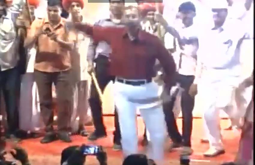 डांस करते वंजारा
