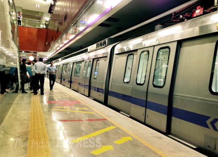 Delhi Metro, Delhi metro stabbing, man stabbed delhi, delhi metro staff, Rajendra Place, metro station, rajendra place metro stabbing, Delhi Police