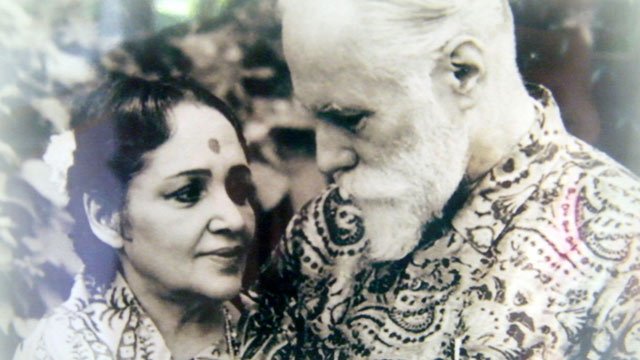 Mother of All Kisses, bollywood forts kisser actress, devika rani kiss, bollywood first kiss. devika rani kiss with himanshi, bollywood gallery