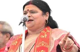 यूपी: BJP की महिला विंग की अध्यक्ष ने कहा-जूते साफ करने वाले कर रहे राज, पार्टी ने छह साल के लिए निकाला