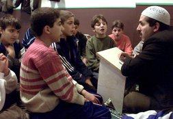 Female teacher, Monika Wyss, Shaking hands, Simonetta Sommaruga, Switzerland, Therwil, woman teacher, muslim, islaam, world news, internation news