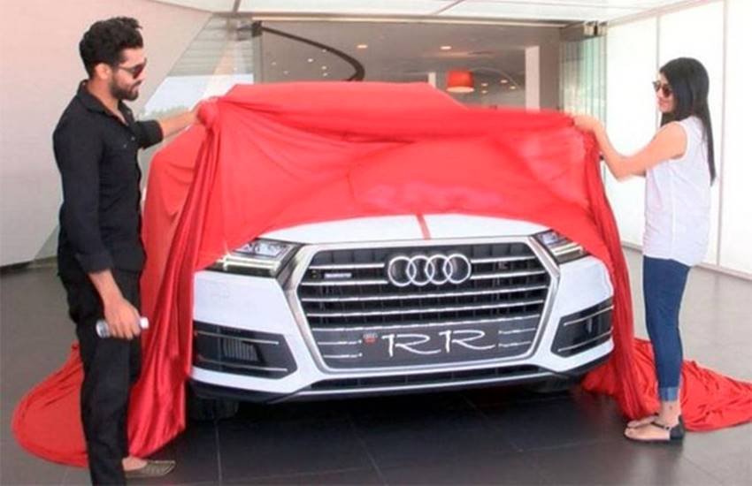 ravindra jadeja, ravindra jadeja audi, 95 rupess audi, audi gift to jadeja, ravindra jadeja wife, rivaba solanki, jadeja marriage, jadeja wedding, gujarat lions, ravindra jadeja marriage, jadeja car, रवींद्र जडेजा, रीवाबा सोलंकी, जडेजा ऑडी कार, जडेजा मंगेतर, रवीन्‍द्र जडेजा शादी
