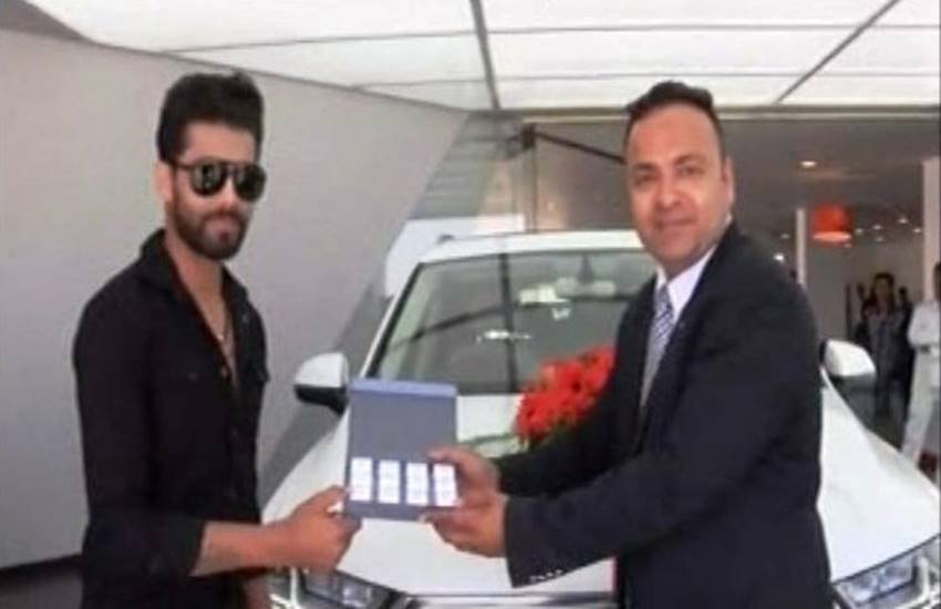 ravindra jadeja, ravindra jadeja audi, 95 rupess audi, audi gift to jadeja, ravindra jadeja wife, rivaba solanki, jadeja marriage, jadeja wedding, gujarat lions, ravindra jadeja marriage, jadeja car, रवींद्र जडेजा, रीवाबा सोलंकी, जडेजा ऑडी कार, जडेजा मंगेतर, रवीन्‍द्र जडेजा शादी