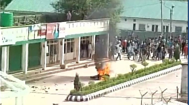 J&K students clash, students clash J&K, J&K clash, Baba Ghulam Shah Badshah University clash, J&K news, Kashmir news, India news