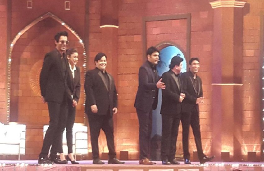 Kapil Sharma, Shah Rukh khan, The kapil Sharma Show, The Kapil Sharma Show live, TKSS, TKSS live, TKSS with SRK, TKSS with SRk live, SRk Kapil Sharma, SRk Kapil, SRK TKSS, SRK TKSS live, Kapil Sharma New Show, The Kapil Sharma Show cast, Sumona Chakraborty, Sunil Grover, Kiku Sharda, Ali Asgar, Chandan Prabhakar, entertainment news, Kapil Sharma-Shah Rukh khan photos, Kapil Sharma, Shah Rukh khan show, kapil sharme new show photos
