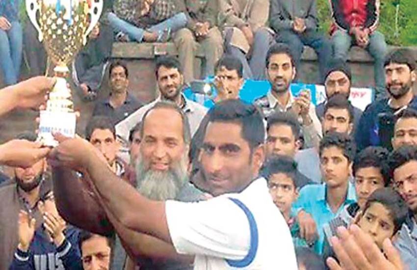Hizbul Mujahideen, tral, jammu kashmir, Kashmir cricket team, Kashmir cricket team militants, kashmir terrorism, cricket news, Kashmir cricket, Burhan Lions, Aabid Khan Qalandars, Khalid Aryans, local cricket teams Kashmir, India news