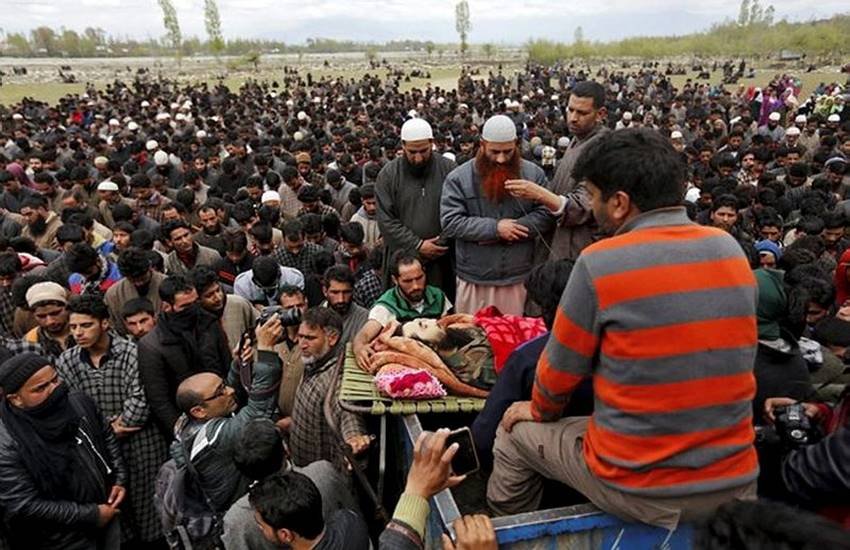 jammu kashmir, J&K encounter, J&K terrorist encounter, Hizbul Mujahideen militants, Hizbul Mujahideen, militants, militants encounter, Jammu and Kashmir encounter, Kashmir protests, Shopian encounter, JK Shopian encounter, india news, naseer pandit, Waseem Malla, NIT srinagar, जम्‍मू कश्‍मीर, हिजबुल मुजाहिदीन, नसीर पंडित, वसीम मल्‍ला