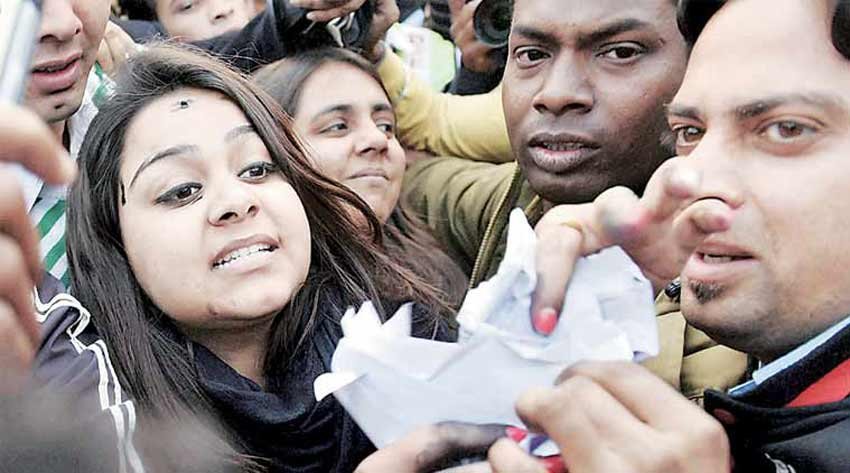attack arvind kejriwal, Arvind Kejriwal, Kejriwal shoe attack, Kejriwal shoe, Shoe attack Kejriwal, kejriwal odd even, arvind kejrwal shoe attack, aam aadmi sena shoe attack, kejriwal shoe, shoe thrown at kejriwal, odd even, odd even scheme, kejriwal attacked