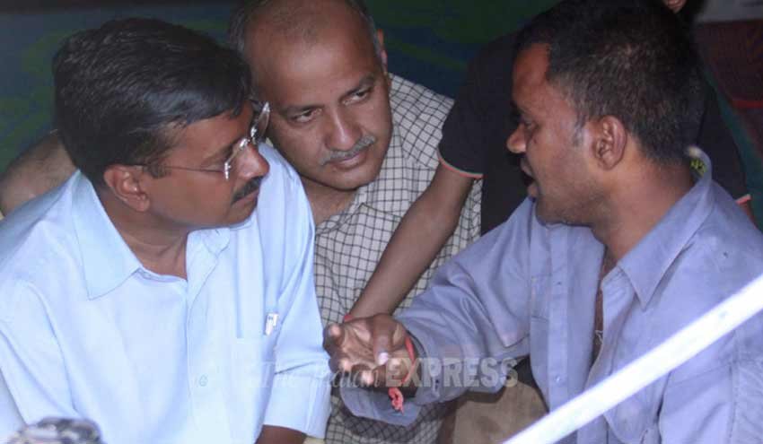 Arvind Kejriwal, Kejriwal shoe attack, Kejriwal shoe, Shoe attack Kejriwal, kejriwal odd even, arvind kejrwal shoe attack, aam aadmi sena shoe attack, kejriwal shoe, shoe thrown at kejriwal, odd even, odd even scheme, kejriwal attacked