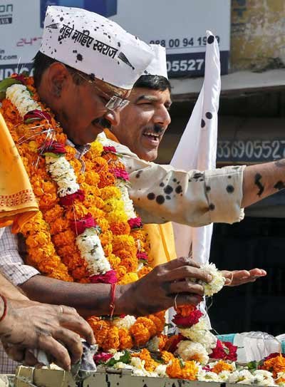 Arvind Kejriwal, Kejriwal shoe attack, Kejriwal shoe, Shoe attack Kejriwal, kejriwal odd even, arvind kejrwal shoe attack, aam aadmi sena shoe attack, kejriwal shoe, shoe thrown at kejriwal, odd even, odd even scheme, kejriwal attacked