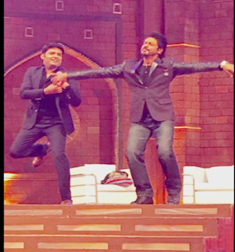 Kapil Sharma, Shah Rukh khan, The kapil Sharma Show, The Kapil Sharma Show live, TKSS, TKSS live, TKSS with SRK, TKSS with SRk live, SRk Kapil Sharma, SRk Kapil, SRK TKSS, SRK TKSS live, Kapil Sharma New Show, The Kapil Sharma Show cast, Sumona Chakraborty, Sunil Grover, Kiku Sharda, Ali Asgar, Chandan Prabhakar, entertainment news, Kapil Sharma-Shah Rukh khan photos, Kapil Sharma, Shah Rukh khan show, kapil sharme new show photos
