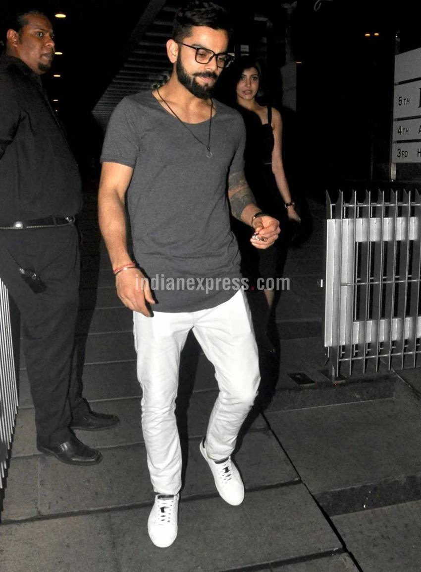 Virat Kohli, Anushka Sharma, Virat Anushka, Virat Kohli Anushka Sharma photos, Virat Anushka dinner photos, Virat Kohli Anushka Sharma photos, virat kohli anushka sharma together, virat anushka united, virat with anushka, anushka sharma virat kohli dinner, विराट कोहली, अनुष्‍का शर्मा, विराट कोहली अनुष्‍का शर्मा डिनर
