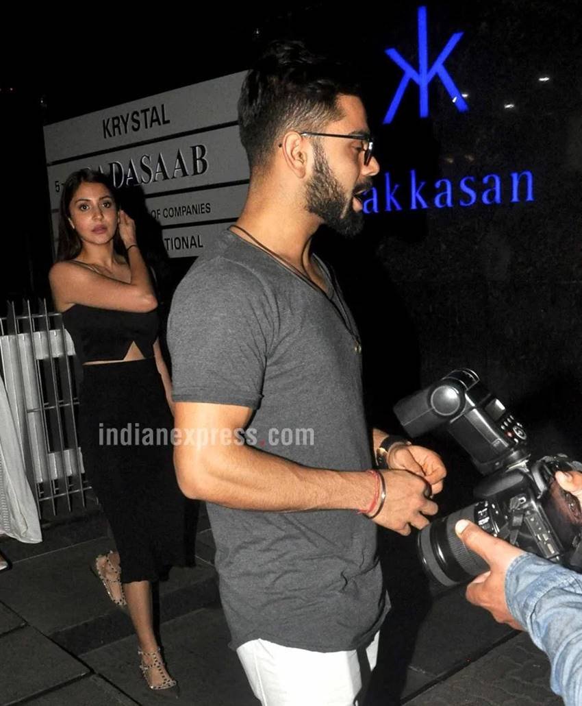 Virat Kohli, Anushka Sharma, Virat Anushka, Virat Kohli Anushka Sharma photos, Virat Anushka dinner photos, Virat Kohli Anushka Sharma photos, virat kohli anushka sharma together, virat anushka united, virat with anushka, anushka sharma virat kohli dinner, विराट कोहली, अनुष्‍का शर्मा, विराट कोहली अनुष्‍का शर्मा डिनर