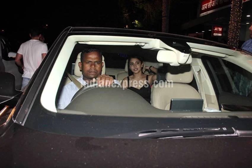 Virat Kohli, Anushka Sharma, Virat Anushka, Virat Kohli Anushka Sharma photos, Virat Anushka dinner photos, Virat Kohli Anushka Sharma photos, virat kohli anushka sharma together, virat anushka united, virat with anushka, anushka sharma virat kohli dinner, विराट कोहली, अनुष्‍का शर्मा, विराट कोहली अनुष्‍का शर्मा डिनर