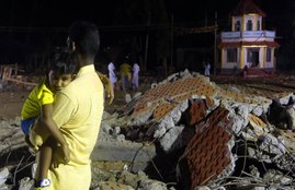 kerala, Kerala temple fire, kollam paravoor, kollam temple fire, kerala temple fire live, Puttingal Devi temple fire, Kollam fire disaster, Puttingal temple, Kerala elections, Kollam victims, Kerala temple fire deaths, Paravur temple fire, kerala temple fire updates, india news, kerala news, latest news