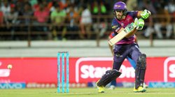 Rising Pune Supergiants vs Gujarat Lions, IPL 2016: धोनी पर भारी पड़े रैना, 7 विकेट से जीता गुजरात लॉयंस
