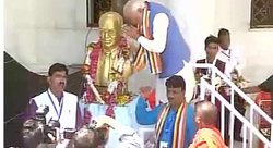 अंबेडकर के जन्मस्थल से मोदी ने साधा कांग्रेस पर निशाना, पूछा-स्मारक क्यों नहीं बनवाया, किसने रोका था?