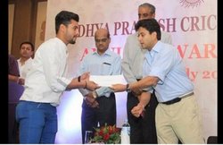 उज्जैन के पलाश कोचर ने एक पारी में 10 विकेट लेकर बनाया रिकॉर्ड