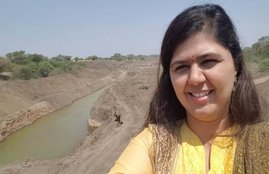 Pankaja Munde, pankaja munde selfie, Latur, Latur Pankaja Munde, Pankaja Munde selfies, Latur selfies, latur news, india news, maharashtra cabinet meeting, maharashtra news, pankaja munde controversy