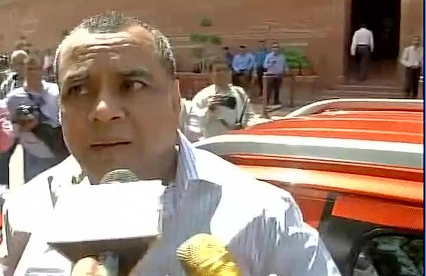 Paresh Rawal, Paresh Rawal latest news, BJP MP, BJP MP Paresh Rawal, Odd-Even, Odd-Even formula, Delhi Odd-Even News, Paresh rawal odd-even rule, odd-even rule, arvind kejriwal, Ashwini minna, arvind kejriwal odd-even rule, bjp mp latest news, bjp odd-even