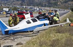 कैलिफोर्निया में विमान दुर्घटनाग्रस्त, एक की मौत, पांच घायल