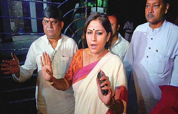 भाजपा उम्मीदवार रूपा गांगुली ने अदालत में किया सरेंडर