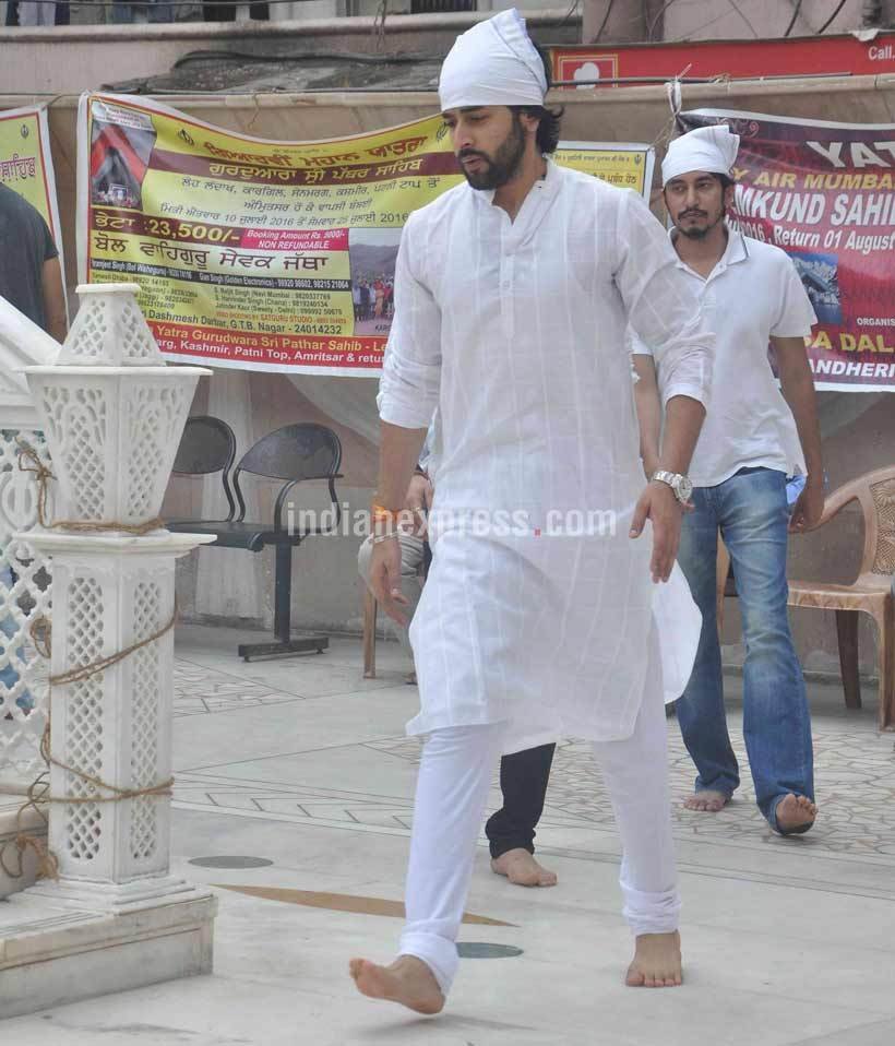 pratyusha banerjee, Balika Vadhu Pratyusha Banerjee, Pratyusha banerjee prayer meet photos, pratyusha banerjee prayer meet, pratyusha banerjee mother, smita Bansal, pratyusha banerjee father, pratyusha banerjee last rites, pratyusha banerjee death, pratyusha banerjee pics, pratyusha banerjee last pics, pratyusha banerjee dies, pratyusha banerjee dead, pratyusha banerjee news, pratyusha, pratyusha boyfriend, entertainment, anoop soni, shashank vyas, sambhavna seth, kamya punjabi, kamya pratyusha