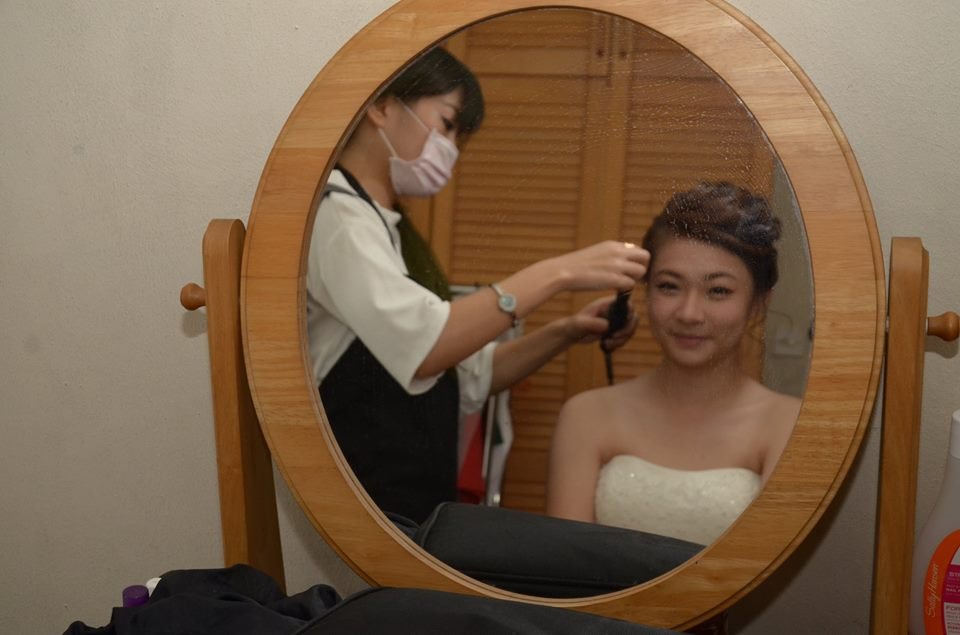 singaporean photo shoot disaster, wedding photos bad, bad wedding photos, viral photos, singaporean couple photos