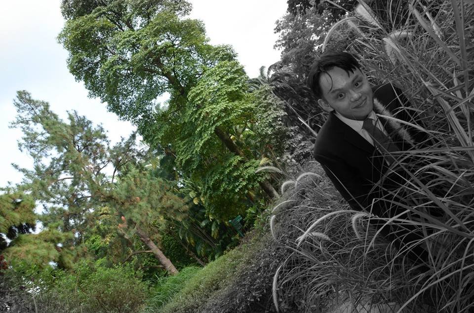 singaporean photo shoot disaster, wedding photos bad, bad wedding photos, viral photos, singaporean couple photos