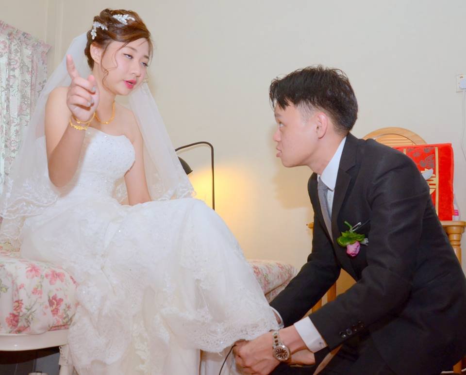singaporean photo shoot disaster, wedding photos bad, bad wedding photos, viral photos, singaporean couple photos