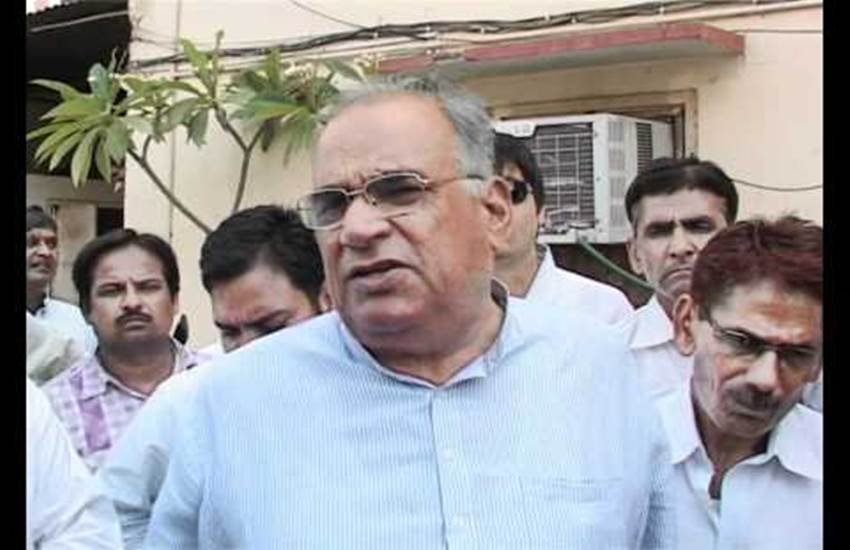 Sonaram Chaudhary, Sonaram Chaudhary news in hindi, rajasthan mp slapped, bjp mp slapped, BJP MP Sonaram Chaudhary , bjp rajasthan, bjp news, Sonaram Chaudhd, Khartharam, Paris Deshmukh, youth slaps bjp mp, Sonaram Chaudhary marriage function incident