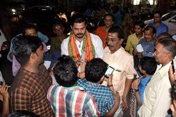 Kerala polls: क्रिकेटर एस श्रीसंत ने दाखिल किया नामांकन