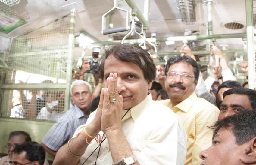 Suresh Prabhu, Suresh Prabhu In Mumbai Local, Chhatrapati Shivaji Terminus station