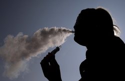 टीनएजर्स के भविष्य के लिए बुरा साबित हो सकता E-cigarete का प्रचार