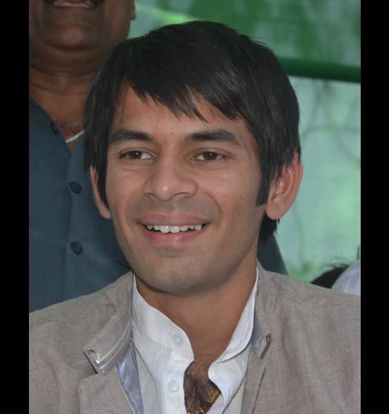 तेज प्रताप यादव ने कहा कि उन्हें एक्टिंग करना पसंद है और फिल्‍म में उनकी सकारात्‍मक भूमिका है। इस फिल्म का एक शॉट रविवार को राजगीर में शूट किया गया। फिल्म में भोजपुरी एक्टर छोटू छलिया भी किरदार में हैं। रविवार को हुई शूटिंग के एक सीन में तेज प्रताप भीड़ समझाते दिखाई दिए।