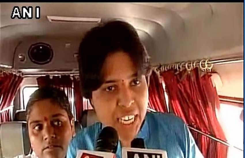 Shiv Sena, Trupti Desai, Haji Arafat Shaikh, Haji ali, shiv sena news, haji ali news, shiv sena leader haji arafat sheikh, chappal threats to Trupti Desai, women in haji ali dargah