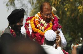 DG Vanzara, controversy, garland, toy gun, Sardar Patel statue, Surat, Ahmadabad news