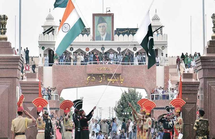 Attari-Wagah border, india pakistan border, india pak border, national flag, border national flag, BSF, Attari-Wagah Joint Check Post, india news, longest flag india, 350 feet long flag, punjab latest news