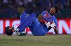 IPL 9: युवराज सिंह दो सप्ताह के लिए बाहर, सनराइजर्स के कोच ने कहा- पता नहीं कब ठीक होंगे