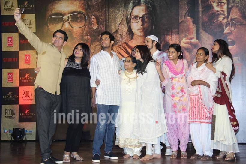 Aishwarya rai bachchan, Aishwarya rai bachchan news in hindi, sarabjit, sarabjit movie, sarabjit release date, Aishwarya rai bachchan sarabjit, sarabjit family, sarabjit mother, randeep hooda, darshan kumaar, omung kumaar, richa chadha, dalbir kaur, sukhpreet kaur, sarabjit wife, aishwarya dalbir pics, aishwarya rai pics, aishwarya pics, aishwarya sarbjit pics, sarabjit sister pics, sarabjit family pics, randeep hooda sarabjit movie, sarabjit sister dalbir kaur
